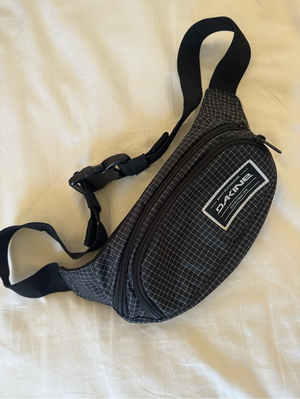 dakine fanny pack